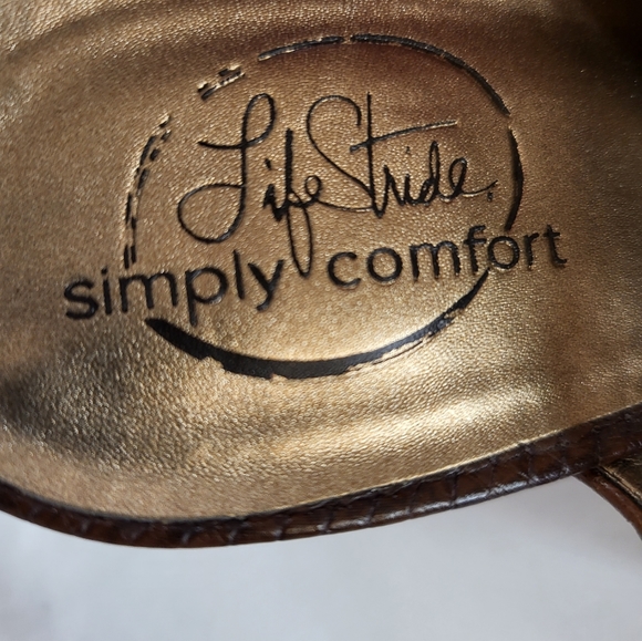 Life Stride Block Heel Sandals - Picture 8 of 10